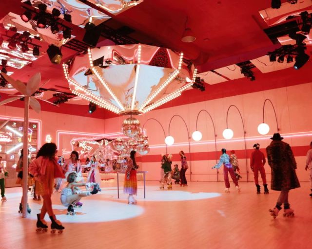 DISCO ️There's an 80s roller skating rink in Amsterdam